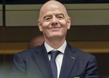 Infantino i papërshtatshëm për FIFA-n; shtohen kritikat, kryeministri britanik reagon për shitjen e të drejtave të Botërorit
