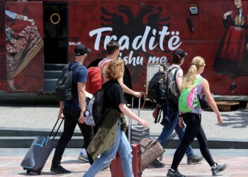Instat: Gjatë majit rritet numri i turistëve të huaj me 12.4 për qind, kryesojnë italianët