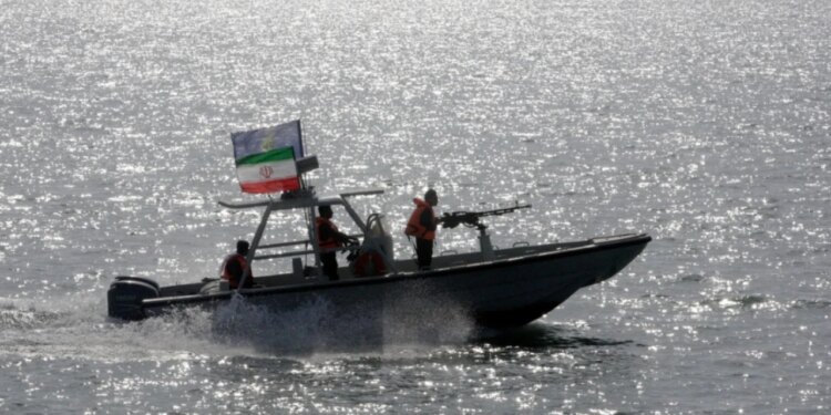 Irani sekuestron tre cisterna në Ngushticën e Hormuzit, Garda Revolucionare: SHBA-ja nuk do të mbetet pa përgjigje