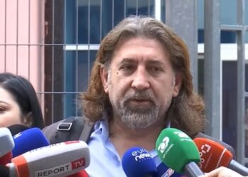 Jam dhe mbetem pjesë e protestës, reagon avokati Dorian Matlija: Distancohem qartë nga mikrofoni dhe përfaqësimi i vetëshpallur