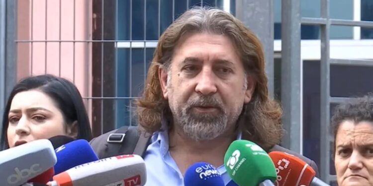Jam dhe mbetem pjesë e protestës, reagon avokati Dorian Matlija: Distancohem qartë nga mikrofoni dhe përfaqësimi i vetëshpallur