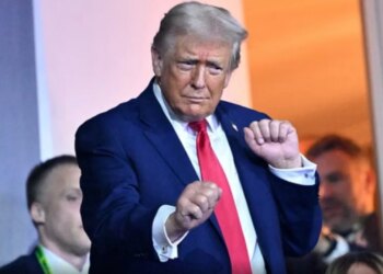 Jo vetëm ironitë dhe talljet, rrjeti po shpërthen edhe nga teoria e mallkimit Trump