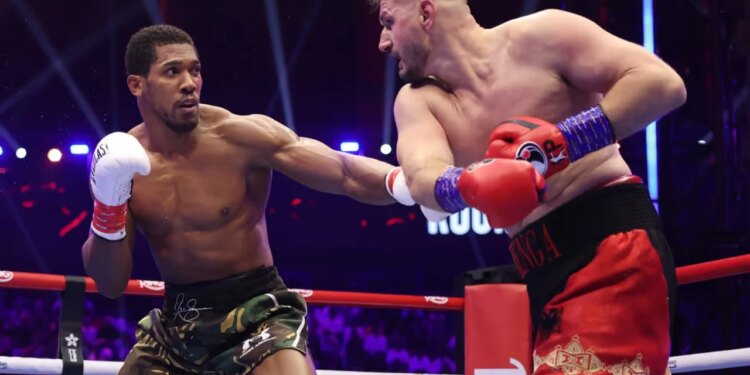 Joshua vlerëson Prengën pas fitores dhe sërish sfidon rivalin Tyson Fury: Askush nuk mund të më ndalë