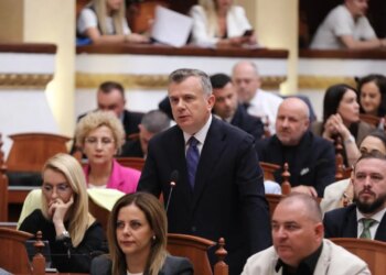 Kam një dokument që Saliun do ta qeshë e gjithë Shqipëria / Balla: Berisha firmosi vetë zhvillimin e Zvërnecit
