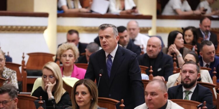 Kam një dokument që Saliun do ta qeshë e gjithë Shqipëria / Balla: Berisha firmosi vetë zhvillimin e Zvërnecit