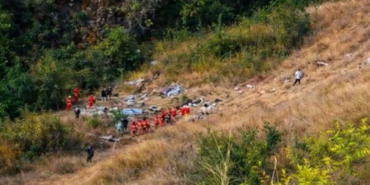 Kamioni bie në humnerë në Peru: 14 të vdekur, mes viktimave një fëmijë