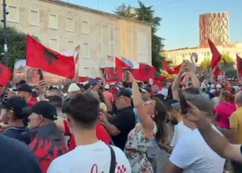 Kanadeze tek kreu PD: Berisha më vendosi emrin; u rrita jashtë, kumbari im notonte me paratë e Shqipërisë