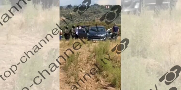 Krimi në Roskovec – Video ekskluzive, momenti kur forcat e policisë tentojnë të bindin 35-vjeçarin Buzi të dorëzohet