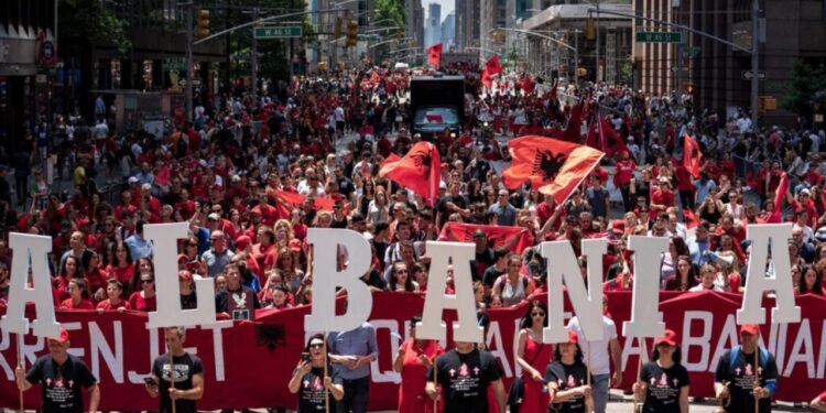 Kryebashkiaku Mamdani krijon një lagje shqiptare në New York dhe e quan Little Albania, italianët ankohen