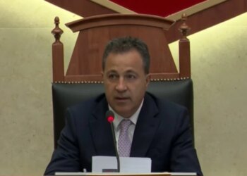 Kryetari i Kuvendit reagon pas tensioneve në protestë, u dhunuan policët dhe deputetët; Peleshi: veprime që cenojnë demokracinë