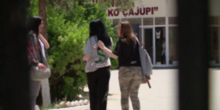 Kur zemrat në Instagram përfundojnë në gjykatë: Në vit procedohen 961 fëmijë, avokati tregon rastin