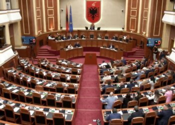 Kuvendi miraton projektligjin për huanë nga SHBA me votat e socialistëve, opozita nuk merr pjesë