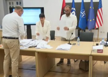 LIVE/ Gara në PD: Berisha përjashton Palokën, nis numërimi dhe Julia Emiri zgjidhet kryetare e Kuvendit Kombëtar