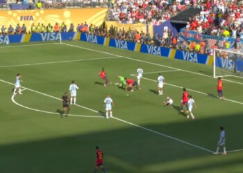 LIVE SPANJË-ARGJENTINË: Arbitri anulon golin e avantazhit të La Roja, luhen 15 minutat e fundit (Video)