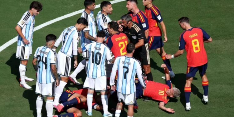 LIVE SPANJË-ARGJENTINË: Ende asnjë gol në New Jersey, De La Fuente hedh në sulm yjet e Barcelonës (Video)