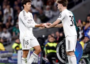 Lëvizje surprizë: ish-trajneri i Realit merr në Premier League dy talentet e Los Blancos