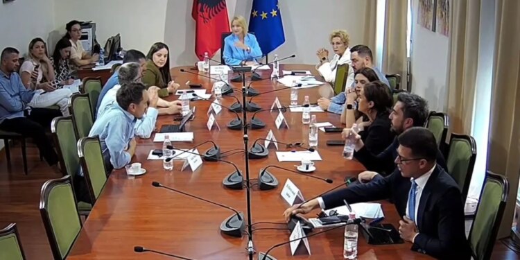 Ligji për Turizmin "trazon" Kuvendin / PS: Ligji i ri për standardet; Opozita akuzon: zgjatim i "investimeve strategjike"