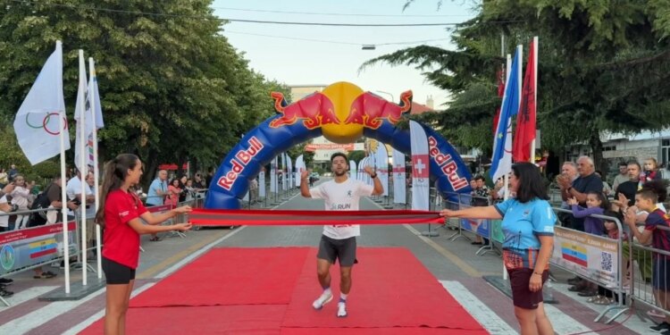 Liqeni i Ohrit bëhet pistë maratone: 550 atletë nga mbi 30 vende marrin pjesë në garën ndërkombëtare të Pogradecit