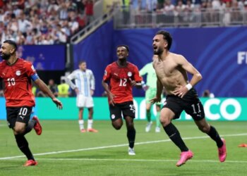 Live Argjentinë-Egjipt: Ziko nxin kampionët e Botës, afrikanët shënojnë të dytin dhe shohin drejt çerekfinales (Video)