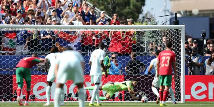 Live Francë-Marok: Mbappe fiton penallti dhe e gjuan vetë; Bono bën mrekullinë dhe ruan baraspeshën (Video)