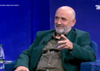 Luftëra botërore për shpopullim, Cako në Top-Story: Do t'na ndryshojnë mendimet me valë, prisni një sulm të alienëve