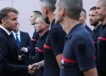 Macron paralajmëron: Zjarret në Francë janë më të rënda që nga Lufta e Dytë Botërore