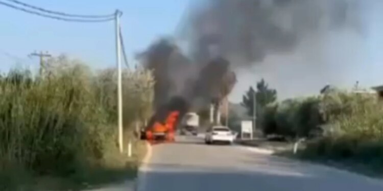 Makina shpërthen në flakë në Novoselë, shoferi shpëton mrekullisht