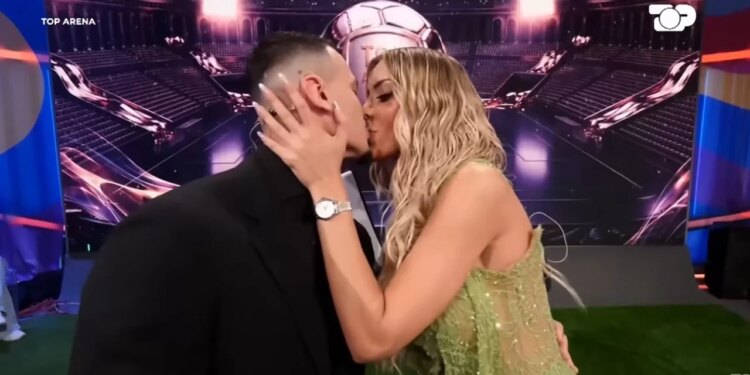 Mateo dhe Brikena nuk janë ndarë; dyshja surprizon me një puthje në puntatën e fundit të Top Arena