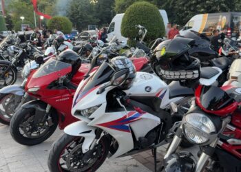 Mbi 1 mijë motoristë në Moto Fest, Pogradeci pushtohet nga motorët