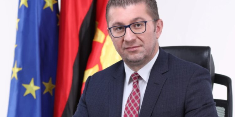 Mickoski prezanton kabinetin e ri në Maqedoninë e Veriut, ndryshojnë 7 ministra dhe hyn një partner i ri