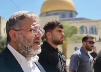 Ministri izraelit hyn në kompleksin e shenjtë të Jerusalemit me qindra hebrenj