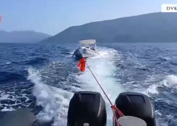 Mjeti lundrues me 11 emigrantë të paligjshëm rrezikoi mbytjen pranë brigjeve të Vlorës, shpëtohen nga Policia Kufitare