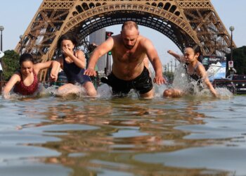 Mocion mosbesimi mbi vapën, vala e të nxehtit përplas qeverinë franceze me opozitën në Parlament