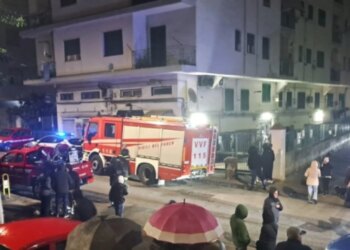 Momente paniku në Napoli: lëkundje të forta sizmike godasin qytetin në mbrëmje, banorët dalin, transporti pezullohet