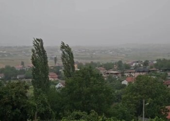 Moti i keq në qarkun e Kukësit: stuhi dhe rrëshqitje dherash, vështirësohet qarkullimi në disa akse