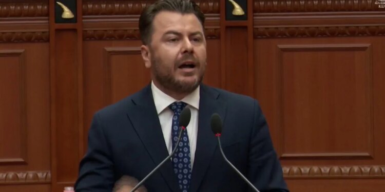 Mundësia, ndryshe nga PD, nuk bojkoton seancën; deputeti Kapri: U trembët nga vezët, koshat mbushen me fotot tuaja