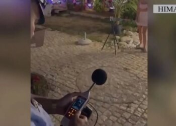 Muzika pas 24:00, pronari i beach-bar në Himarë gjobitet 2 mln lekë; procedohet me muzikantin dhe 4 klientë
