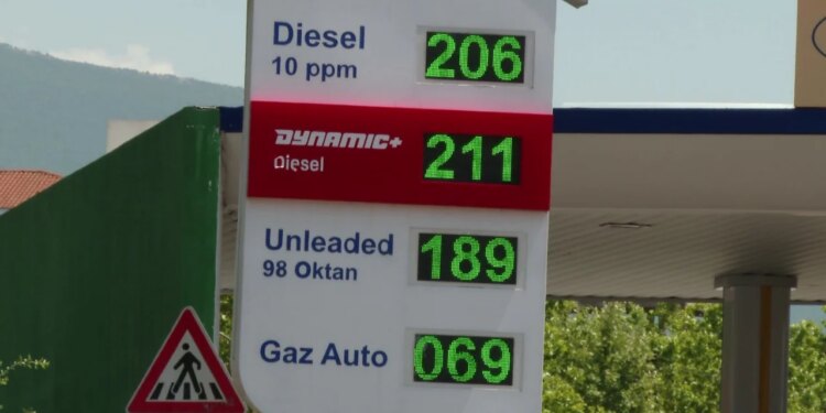 Nafta shkon në 206 lekë; rritja e çmimit alarmon transportin, kërkohet subvencion nga Qeveria