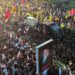 Në Najaf, mijëra i japin lamtumirën procesionit mortor të Ali Khameneit që mbërrin në Irak