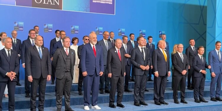 Në Samitin e NATO-s në Ankara, Rama publikon foton familjare me Erdoganin dhe liderë botërorë të tjerë
