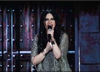 Nga Robbie Williams te Laura Pausini: yjet që do të ndezin ceremoninë e mbylljes së Botërorit