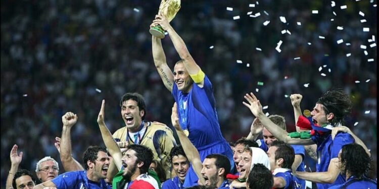 Njëzet vjet, por duket një shekull — Italia, kampione e botës, përpara apokalipsit në futbollin e saj