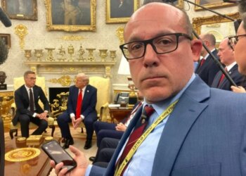 Njohur për raportimet mbi tensionet Trump–Meloni, korrespondenti italian në Shtëpinë e Bardhë gjendet i pajetë në Uashington, dyshohet