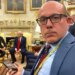 Njohur për raportimet mbi tensionet Trump–Meloni, korrespondenti italian në Shtëpinë e Bardhë gjendet i pajetë në Uashington, dyshohet