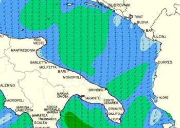 Nuk lejohen mjete të vogla lundruese në det/ Përkeqësohen kushtet hidrometeorologjike në Vlorë