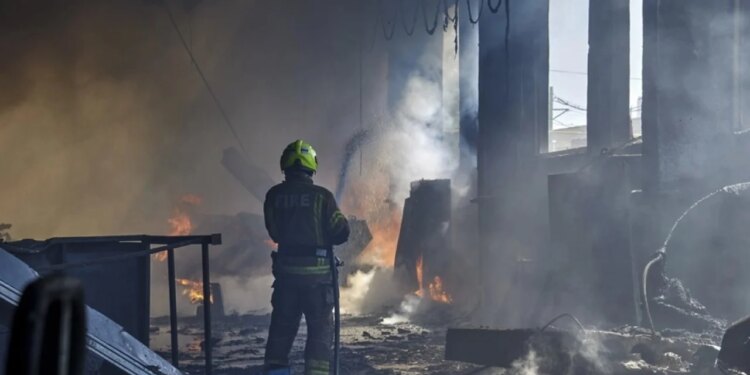 Nuk ndalet agresioni rus: shpërthime në Zaporizhia, të paktën tre të vrarë; Ukraina mohon sulmin ndaj centralit bërthamor