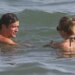 Orlando Bloom dhe partnerja e re shijojnë pushimet romantike në Itali, kapen në momente të ëmbla në det