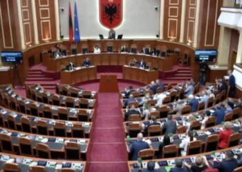 PD bojkoton seancën, PS merr 72 vota për ndryshimet në ligjin e SHISH