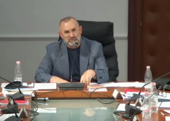 PS gati të ndryshojë Kushtetutën për zgjatjen e mandateve të SPAK; Manja fton opozitën: bashkojmë votat, heqim kufizimin