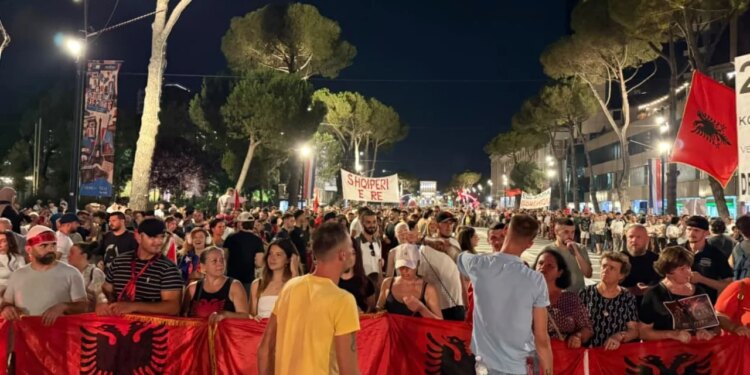 Pas 48 ditësh në shesh, organizatorët e protestës njoftojnë mbledhjen e parë të Kuvendit Kombëtar Qytetarë